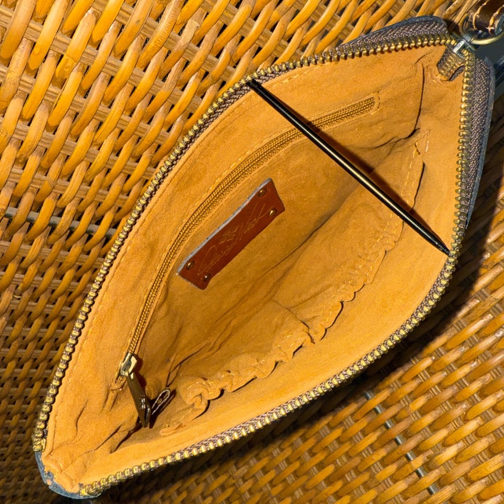 Patricia Nash Black and Gold Cassini Wristlet - Picture 6 of 8